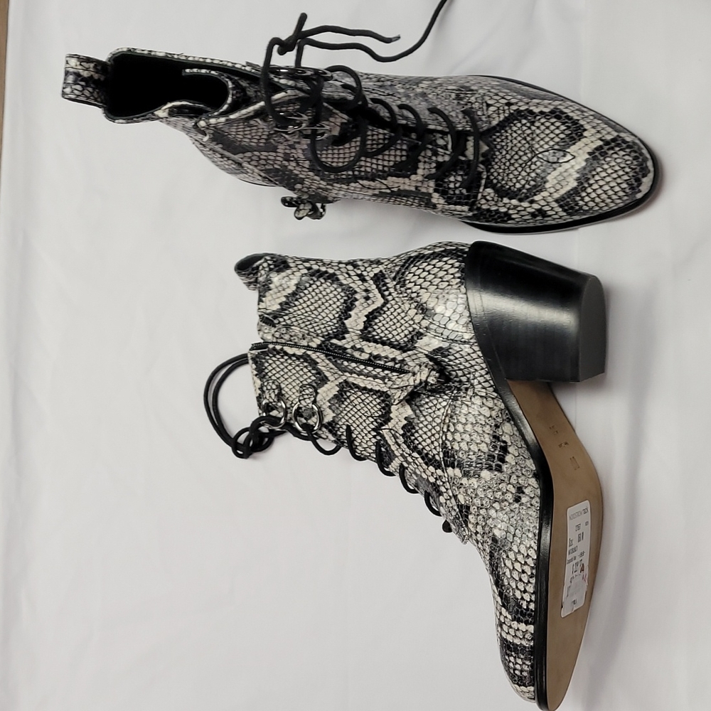 Diane von Furstenberg Dakota Snake Print 6 Leather Lace up Booties New!